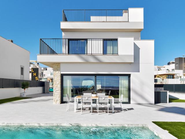 El Moncayo Properties pone a la venta estas impresionantes v. 197m² San Miguel de Salinas