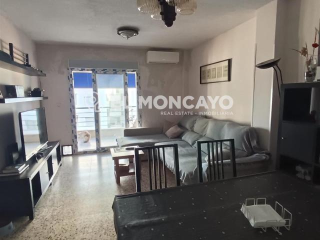 El Moncayo Properties presenta este bonito apartamento junto. 90m² Guardamar del Segura