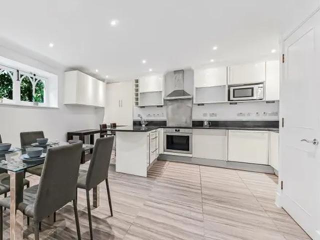 Elmwood, North End Way, North End, London, NW3 7HG, United Kingdom | 3 bed townhouse for rent #139404866 | Rentberry