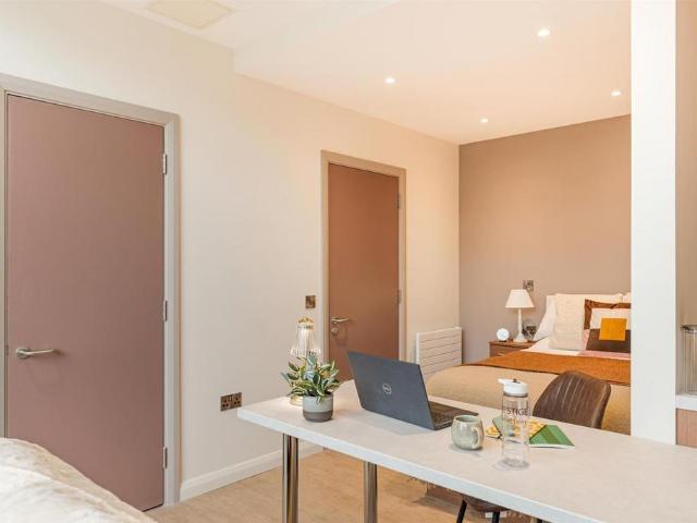 Elmwood Avenue, Belfast BT9 Studio to rent £1,235 pcm £285 pw