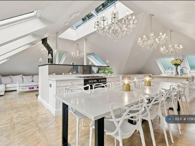Elmwood Court, Leeds, LS8 2 bed detached house to rent £2,500 pcm £577 pw