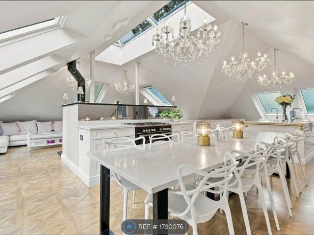Elmwood Court, Leeds LS8, 2 bed detached house to rent, £2,400 pcm | PrimeLocation