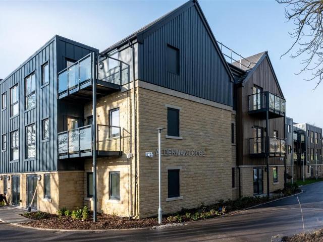 Elmwood Drive, Brighouse 2 bed apartment to rent £1,781 pcm £411 pw