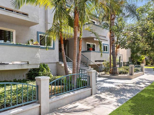 Elmwood Gardens 2 Bedroom Apartment for Rent at 260 W Elmwood Ave, Burbank, CA 91502 Rancho Adjacent