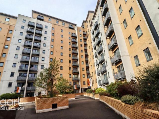 Elmwood Lane, Leeds 2 bed apartment to rent £975 pcm £225 pw