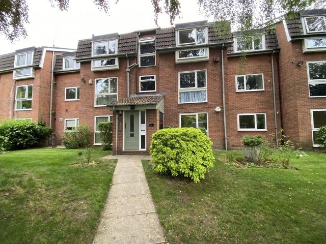 Elmwood Lodge, 17 Parkfield Road. 3 bed flat to rent £1,700 pcm £392 pw