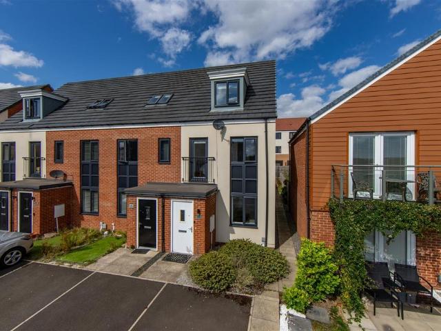 Elmwood Park Mews, Newcastle Upon Tyne 3 bed mews to rent £1,200 pcm £277 pw