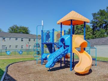 Elmwood Village Apartments and Townhomes 2 Bedroom Apartment for Rent at 24 Mola Blvd, Elmwood Park, NJ 07407