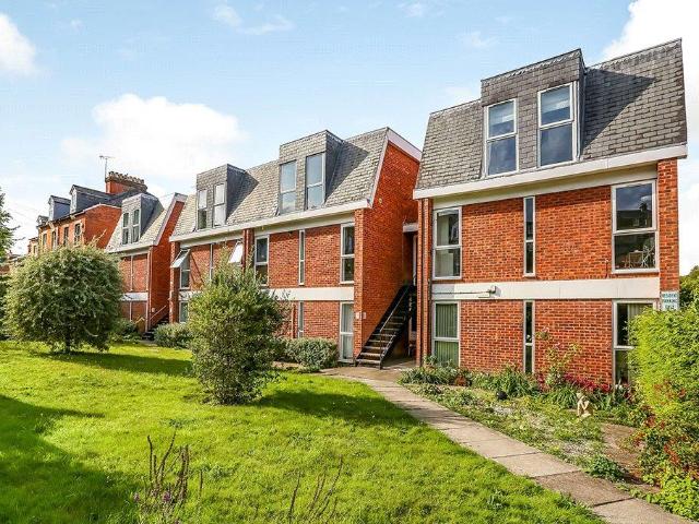 Elm Court, Elm Road, Winchester, SO22 2 bed apartment to rent £1,850 pcm £427 pw