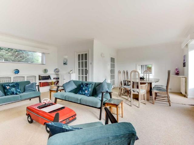 Elm Close, Hove 3 bed detached house to rent £3,497 pcm £807 pw