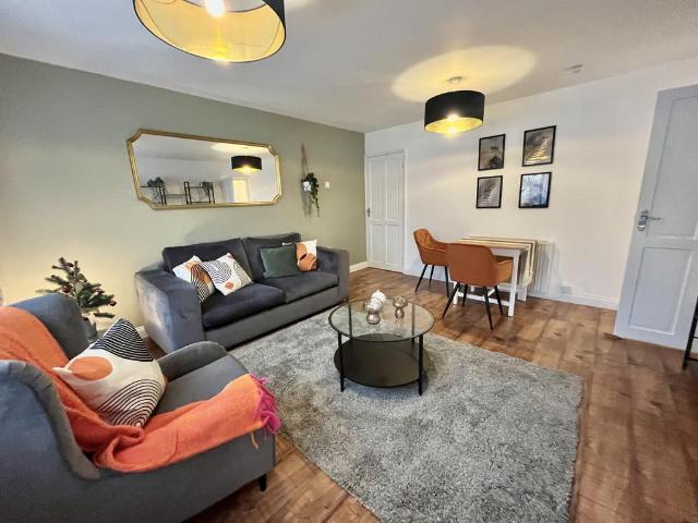 Elm Close, NOTTINGHAM 2 bed apartment to rent £1,300 pcm £300 pw