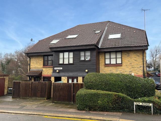 Elm Avenue, Chatham ME4, 2 bed flat to rent, £1,150 pcm | PrimeLocation