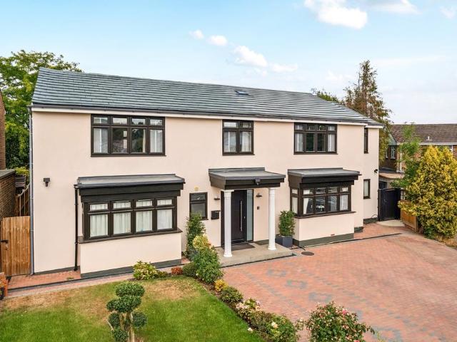Elm Gardens, Esher KT10 5 bed detached house to rent £7,500 pcm £1,731 pw