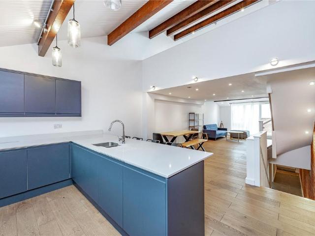 Elm Grove Business Centre, Elm Grove. 2 bed end of terrace house to rent £3,800 pcm £877 pw
