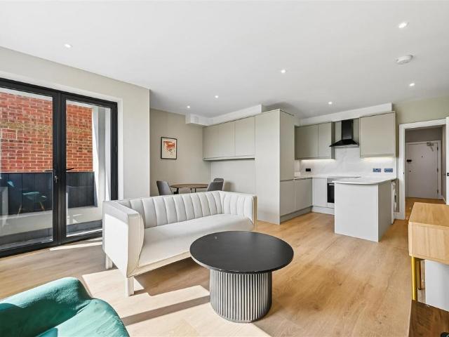 Elm Grove, London SW19 2 bed flat to rent £2,600 pcm £600 pw