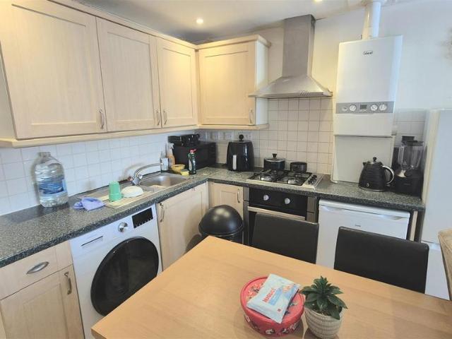 Elm Grove, Southsea 2 bed apartment to rent £1,200 pcm £277 pw