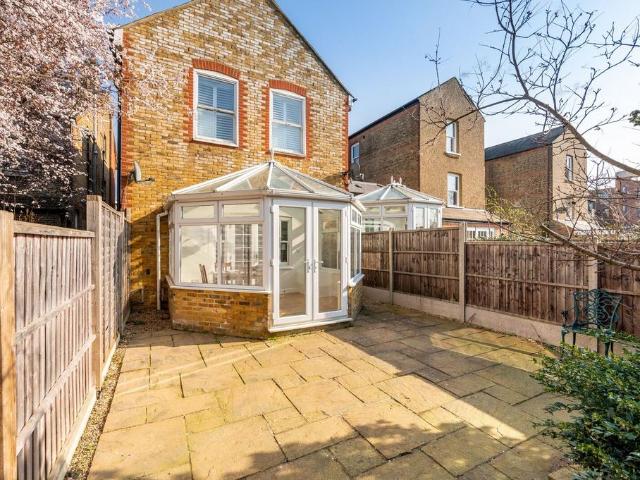 Elm Grove, Wimbledon, London, SW19 2 bed maisonette to rent £5,200 pcm £1,200 pw