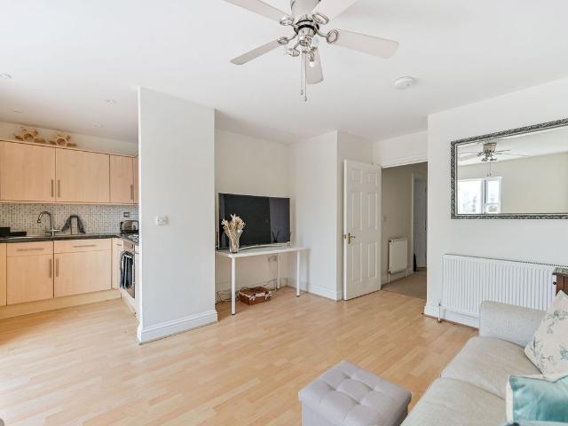 Elm Grove, Wimbledon, London SW19, 2 bed maisonette to rent, £5,200 pcm | PrimeLocation
