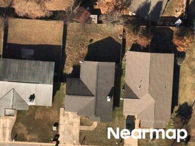 Elm Dr NE