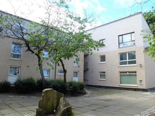 Elm Drive, Cumbernauld, G67 2 bed flat to rent £750 pcm £173 pw