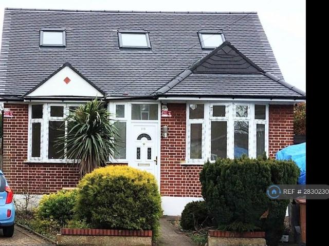Elm Drive, Harrow, HA2 5 bed detached house to rent £3,200 pcm £738 pw