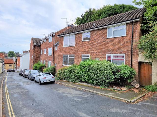 Elm Street, Buckingham MK18, 2 bed flat to rent, £1,200 pcm | PrimeLocation