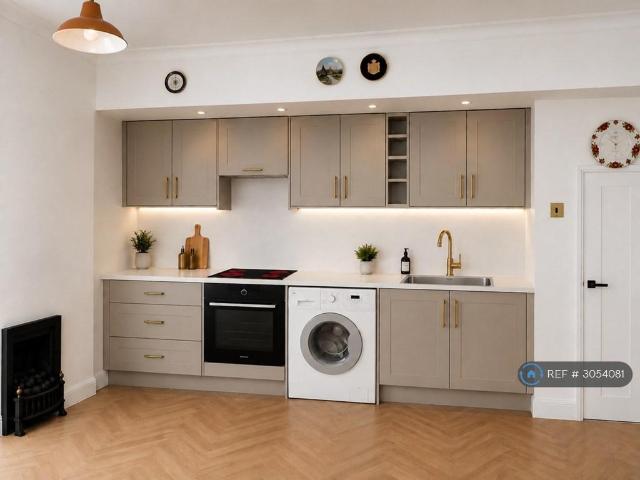 Elm Park Avenue, Hornchurch, RM12 4 bed maisonette to rent £2,100 pcm £485 pw