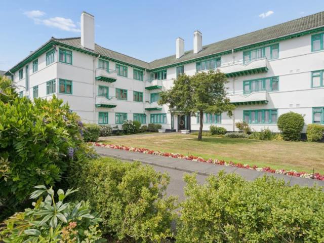 Elm Park Court, Pinner 3 bed apartment to rent £2,200 pcm £508 pw