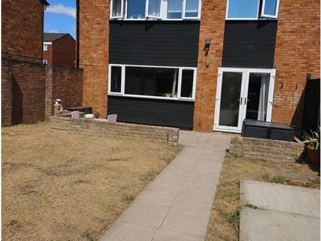 Elm Park Close, Dunstable LU5, 4 bed end terrace house to rent, £1,750 pcm | PrimeLocation