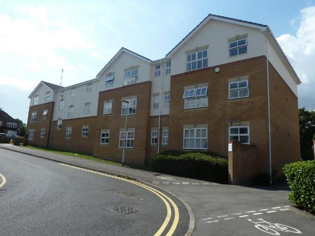 Elm Park, Reading, RG30 2 bed apartment to rent £1,300 pcm £300 pw