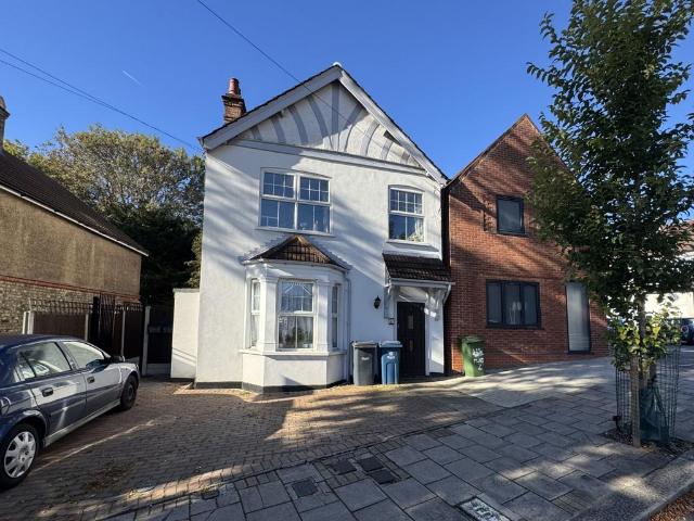 Elm Park, Stanmore, HA7 2 bed apartment to rent £1,800 pcm £415 pw