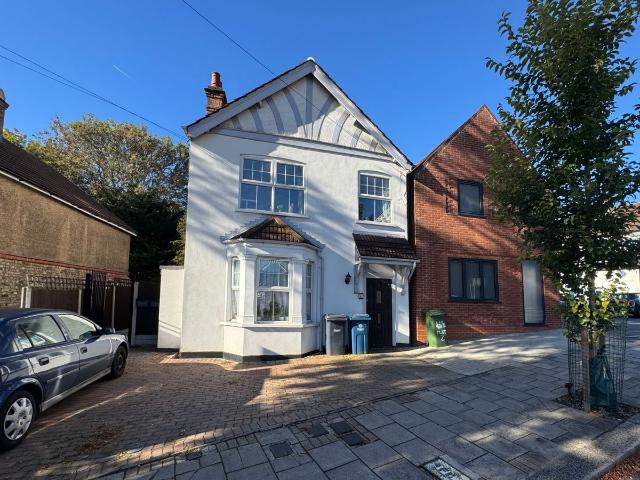 Elm Park, Stanmore HA7, 2 bed flat to rent, £1,800 pcm | PrimeLocation
