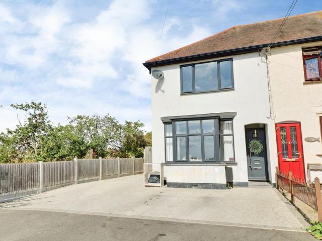 Elm Road, Benfleet, SS7 3 bed end of terrace house to rent £1,850 pcm £427 pw