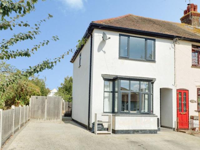 Elm Road, Benfleet SS7, 3 bed end terrace house to rent, £1,850 pcm | PrimeLocation