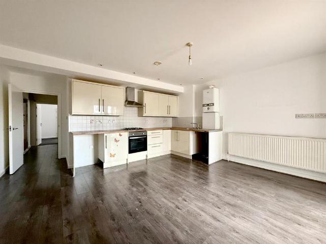 Elm Road, Canvey Island 2 bed apartment to rent £1,495 pcm £345 pw