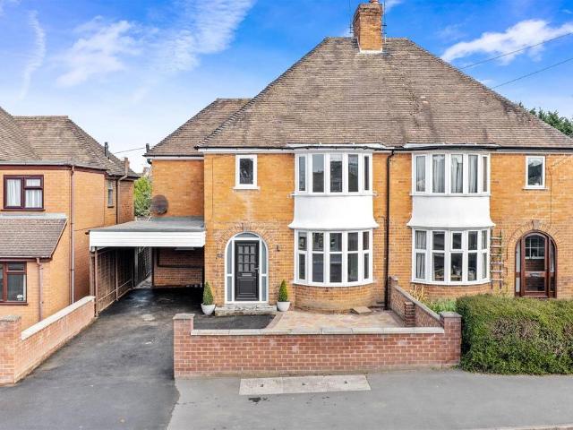 Elm Road, Evesham 4 bed semi detached house to rent £1,750 pcm £404 pw