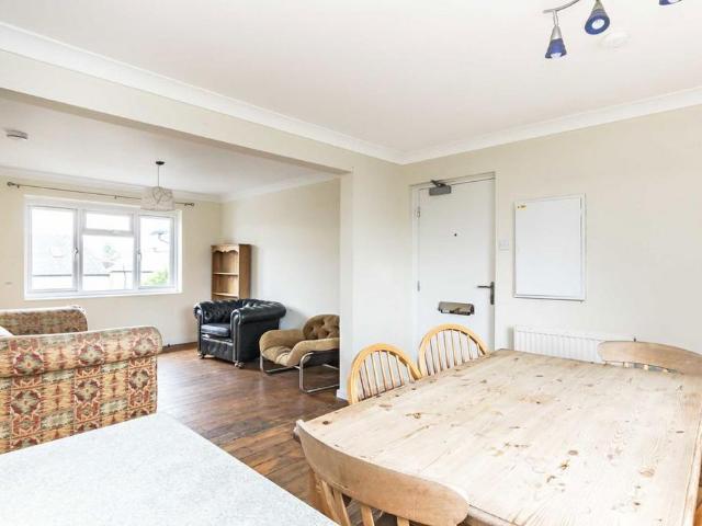 Elm Road, Kingston Upon Thames KT2 4 bed flat to rent £2,595 pcm £599 pw