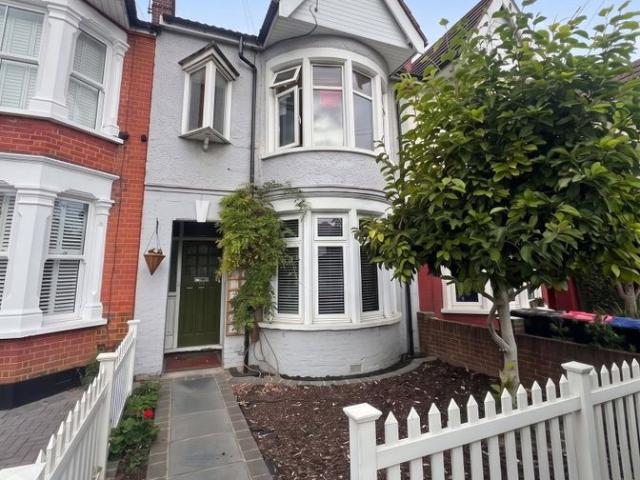 Elm Road, Leigh On Sea SS9, 2 bed flat to rent, £1,350 pcm | PrimeLocation
