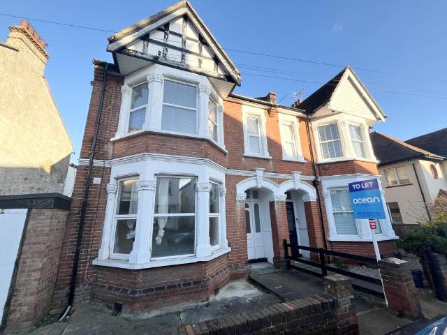 Elm Road, Leigh on Sea SS9 2 bed ground floor flat to rent £1,400 pcm £323 pw
