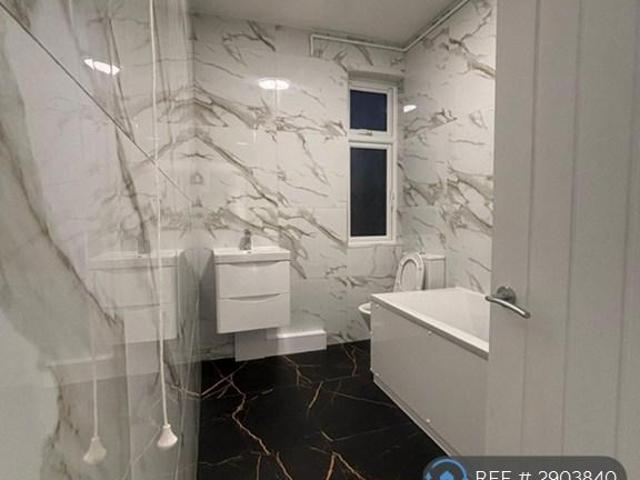Elm Road, Leigh On Sea, SS9 3 bed flat to rent £1,760 pcm £406 pw