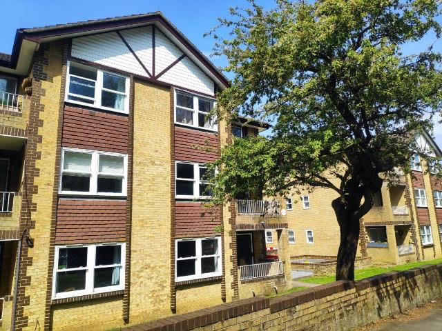 Elm Road, Redhill RH1, 1 bed flat to rent, £1,275 pcm | PrimeLocation