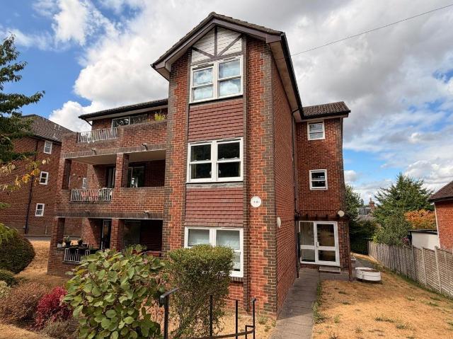 Elm Road, Redhill RH1, 2 bed flat to rent, £1,500 pcm | PrimeLocation