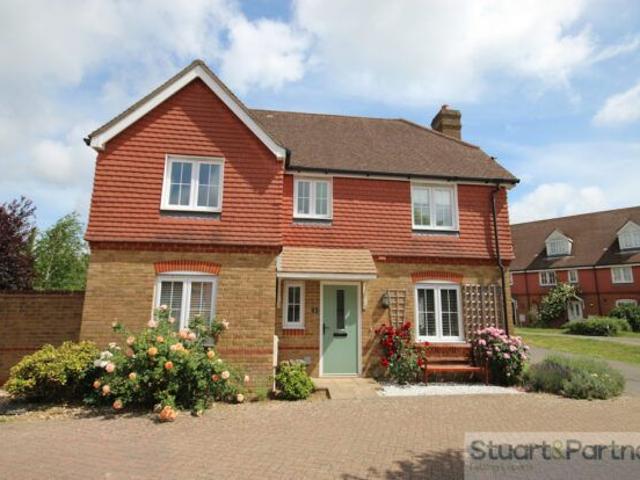 Elm Tree Close, Hassocks BN6, 4 bed detached house to rent, £2,500 pcm | PrimeLocation