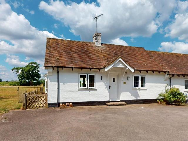 Elm Tree Farm, Ashford, Kent, TN25 2 bed bungalow to rent £1,375 pcm £317 pw