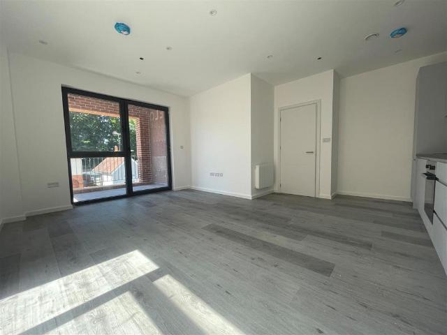 Elma House, Fleet GU51 2 bed apartment to rent £1,450 pcm £335 pw