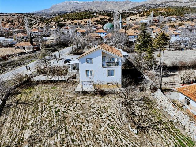 Elmalı Çukurelma Köyü Satılık Yayla Evi