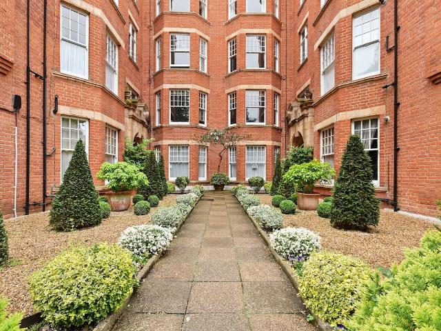 Elmbank Gardens, London SW13, 1 bed flat to rent, £1,975 pcm | PrimeLocation