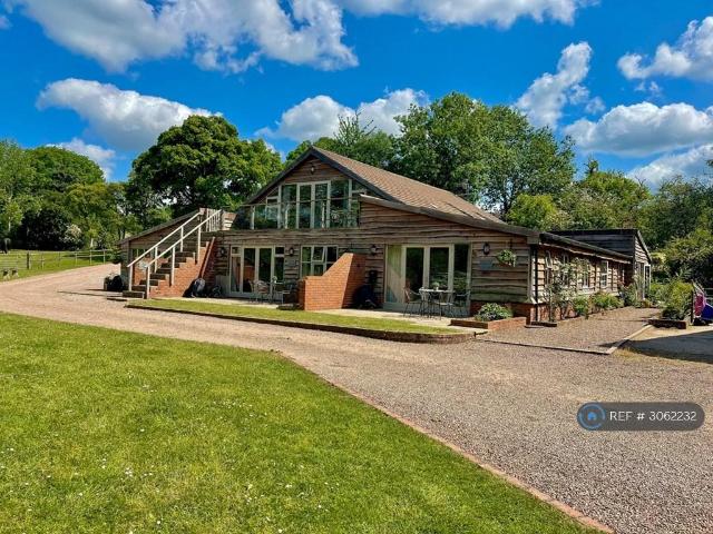 Elmbridge Farm, Cutnall Green. 2 bed maisonette to rent £1,450 pcm £335 pw