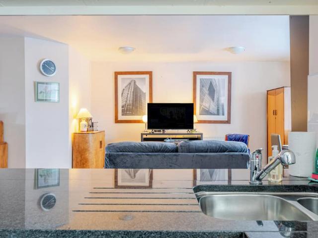 Elmbridge, KT7 0SD, United Kingdom | 2 bed apartment for rent #163723957 | Rentberry