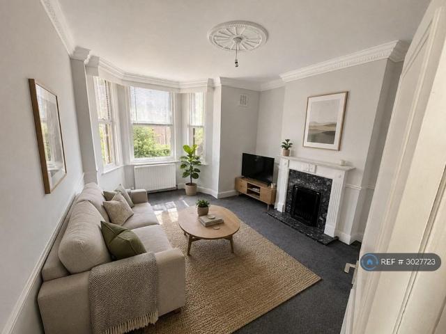 Elmcourt Road, London, SE27 1 bed flat to rent £1,600 pcm £369 pw